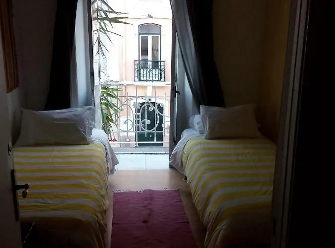 Edith Cavell10 Pensión 3*