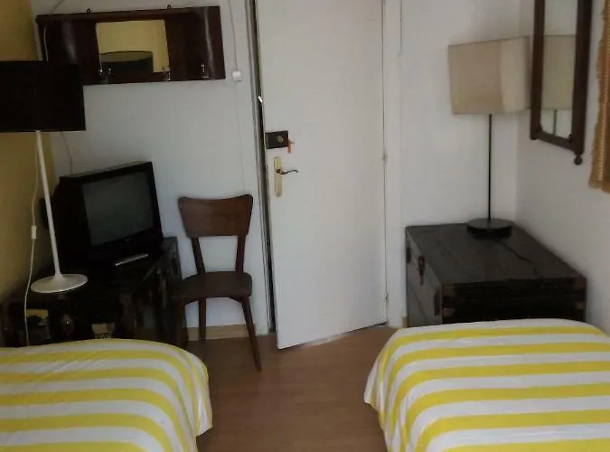 Pensión Edith Cavell10 3*