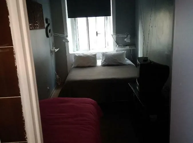 Edith Cavell10 Pensión Lisboa