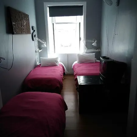 Edith Cavell10 Πανσιόν